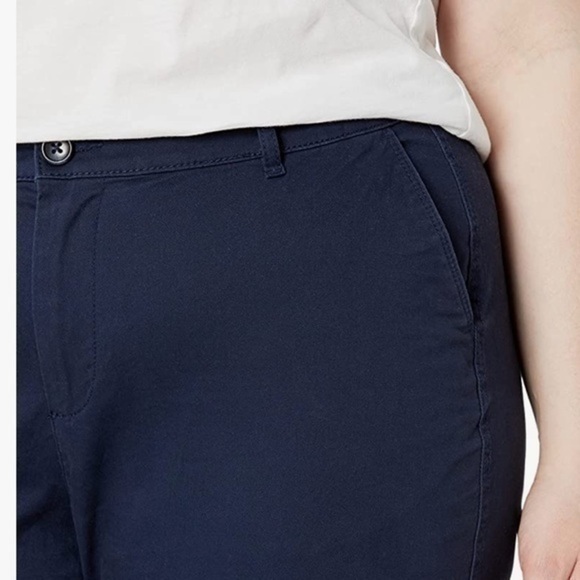 NWT - Amazon Essentials Women's Mid-Rise Slim-Fit Cropped Tapered Leg Khaki Pant - Picture 2 of 6